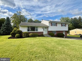 526 BUCK RD, Southampton, PA 18966