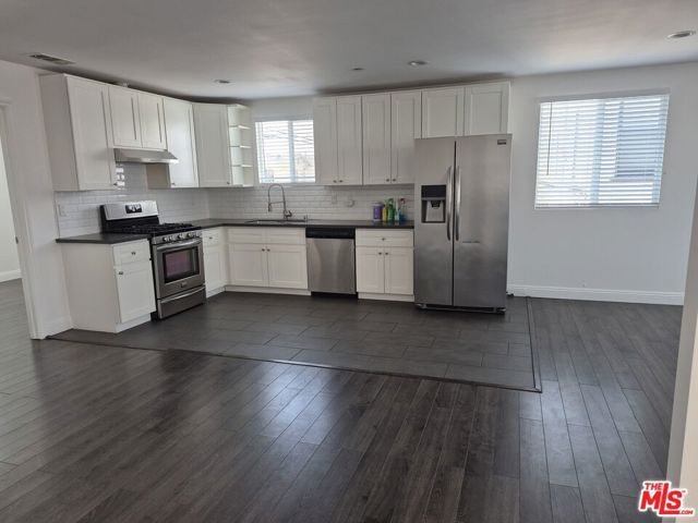 2806 S Bronson Avenue, Los Angeles, CA 90018