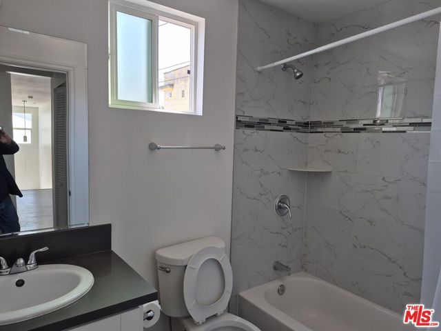 2806 S Bronson Avenue, Los Angeles, CA 90018