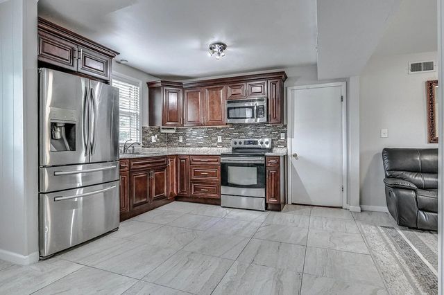 655 Harding Pl, Nashville, TN 37211