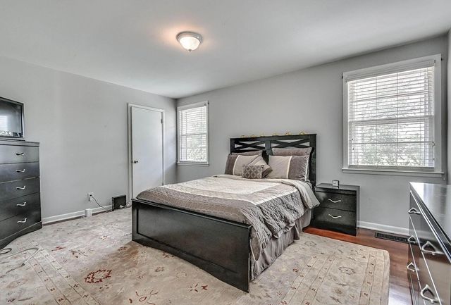 655 Harding Pl, Nashville, TN 37211