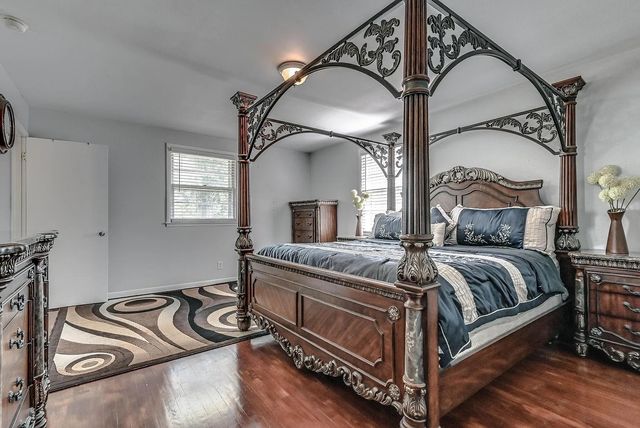 655 Harding Pl, Nashville, TN 37211