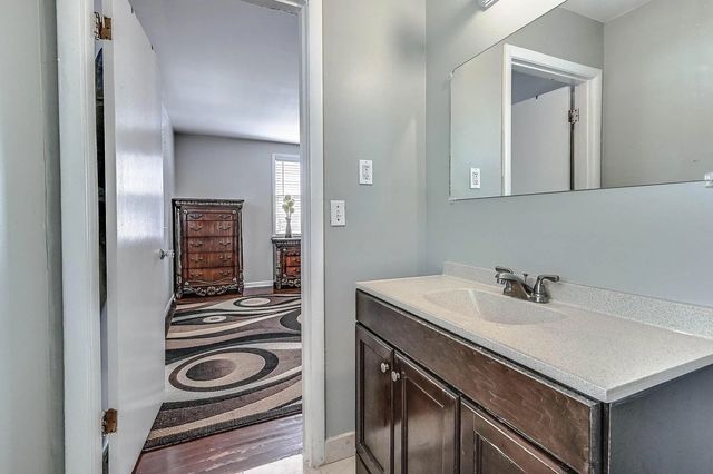 655 Harding Pl, Nashville, TN 37211