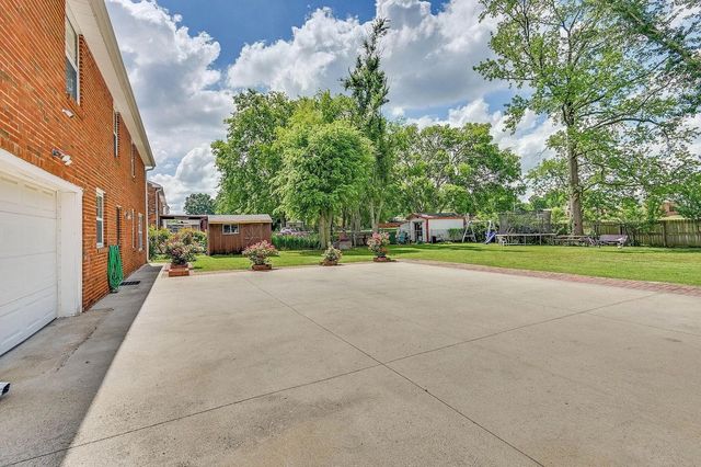 655 Harding Pl, Nashville, TN 37211