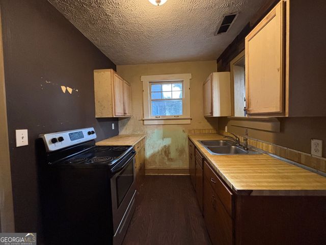 1111 Hemphill Road, Stockbridge, GA 30281