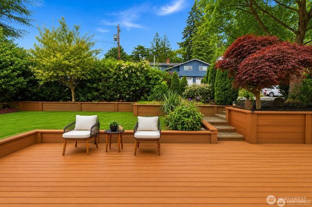 325 105th Ave SE, Bellevue, WA 98004
