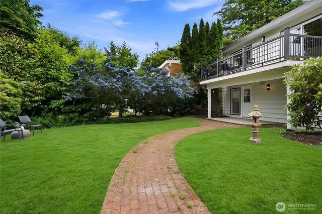 325 105th Ave SE, Bellevue, WA 98004