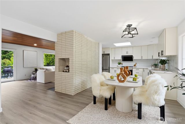 325 105th Ave SE, Bellevue, WA 98004