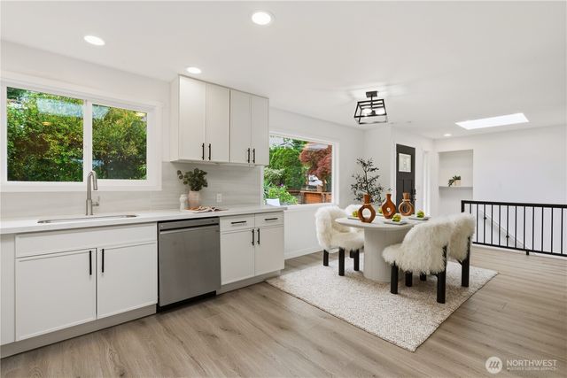 325 105th Ave SE, Bellevue, WA 98004