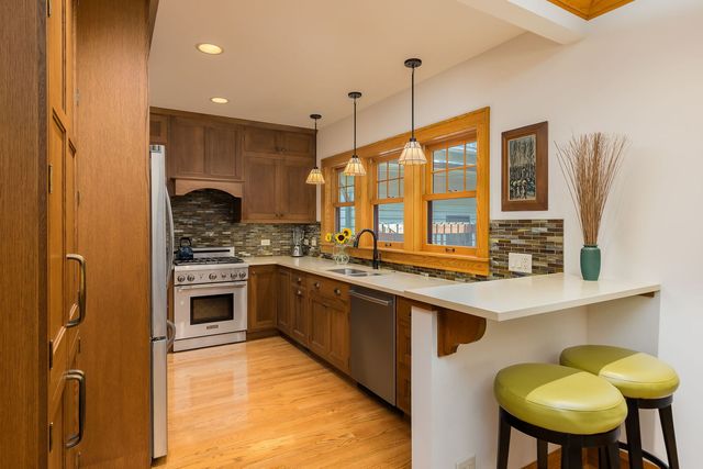 538 N East Avenue, Oak Park, IL 60302