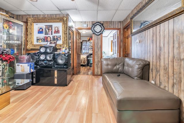 69 Lilley Ave, Lowell, MA 01850