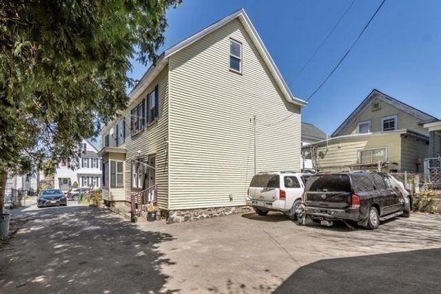 69 Lilley Ave, Lowell, MA 01850