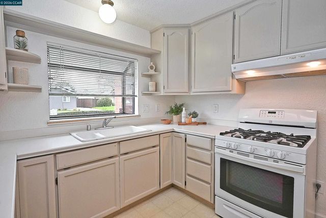 312 312 Gloria Dr, Pleasant Hill, CA 94523