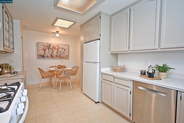 312 312 Gloria Dr, Pleasant Hill, CA 94523