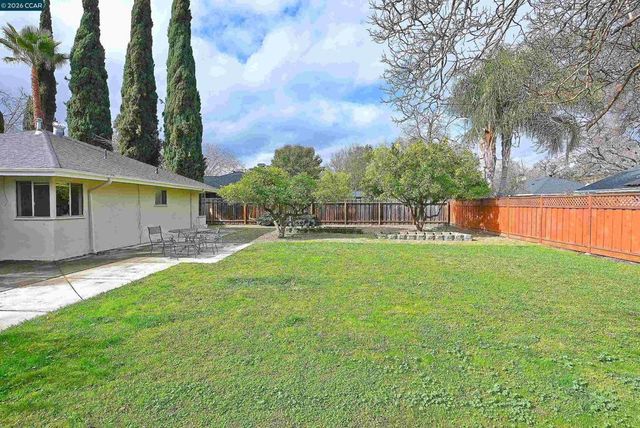 312 312 Gloria Dr, Pleasant Hill, CA 94523