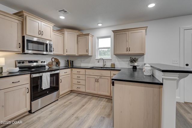 1230 Sheila Ann Drive, Carthage, MO 64836