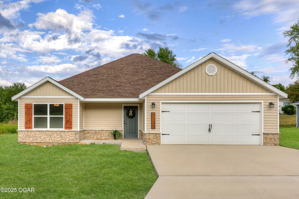 1230 Sheila Ann Drive, Carthage, MO 64836