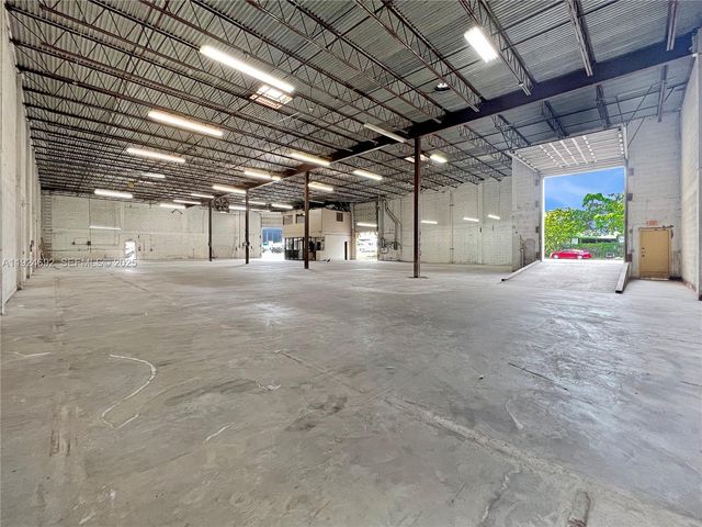 2300 NW 34th Ave, Miami, FL 33142