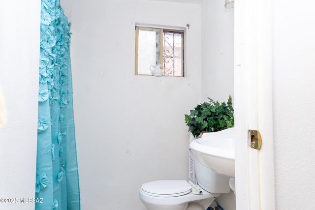 925 N Santa Cruz Street, Nogales, AZ 85621