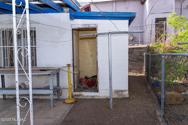 925 N Santa Cruz Street, Nogales, AZ 85621