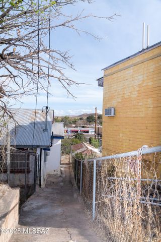 925 N Santa Cruz Street, Nogales, AZ 85621