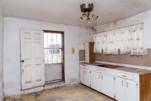 925 N Santa Cruz Street, Nogales, AZ 85621