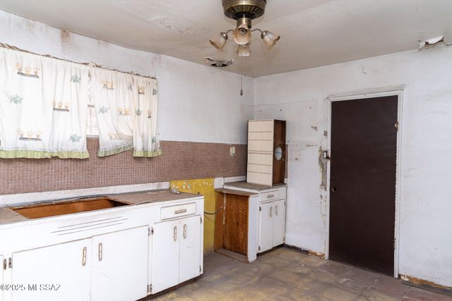 925 N Santa Cruz Street, Nogales, AZ 85621