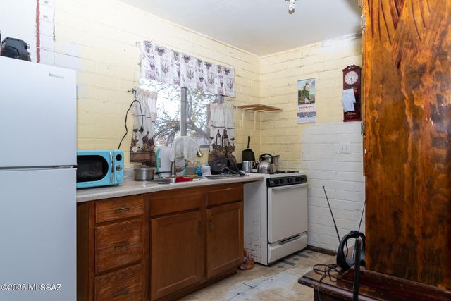 925 N Santa Cruz Street, Nogales, AZ 85621