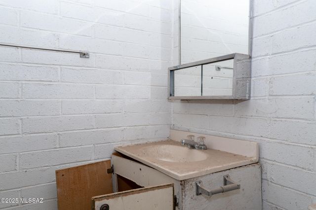 925 N Santa Cruz Street, Nogales, AZ 85621