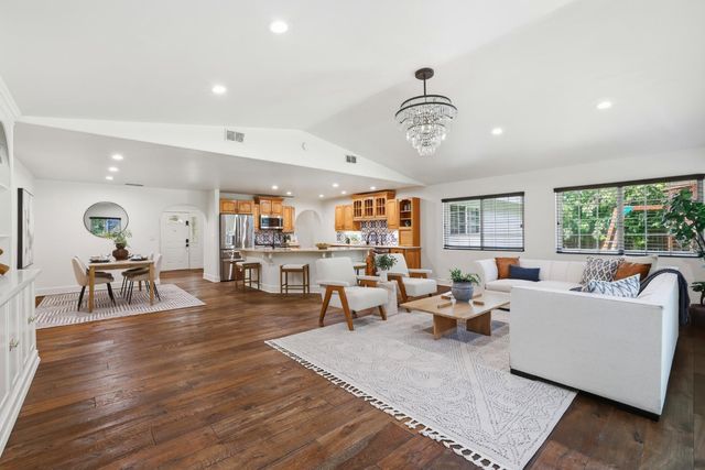8735 Phoenix Ave, Fair Oaks, CA 95628