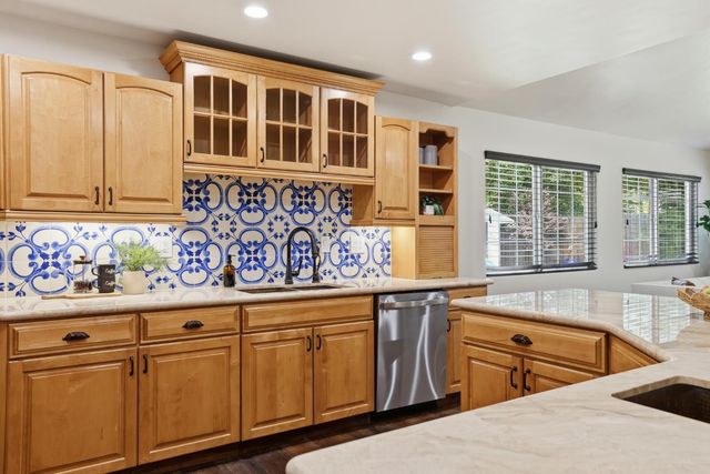 8735 Phoenix Ave, Fair Oaks, CA 95628