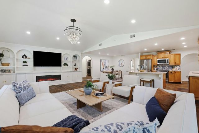 8735 Phoenix Ave, Fair Oaks, CA 95628