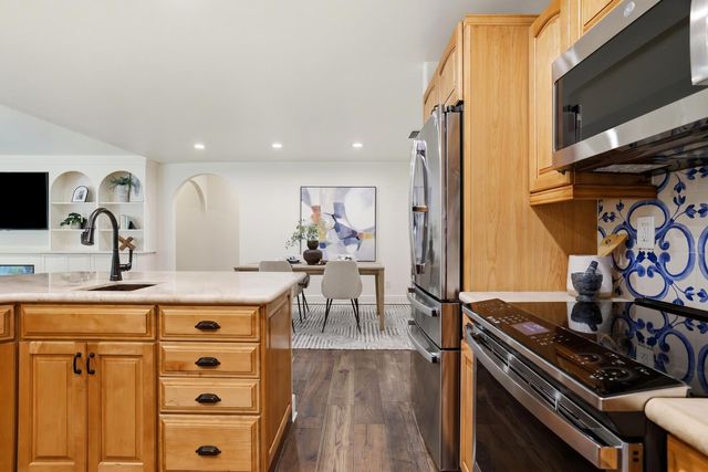 8735 Phoenix Ave, Fair Oaks, CA 95628