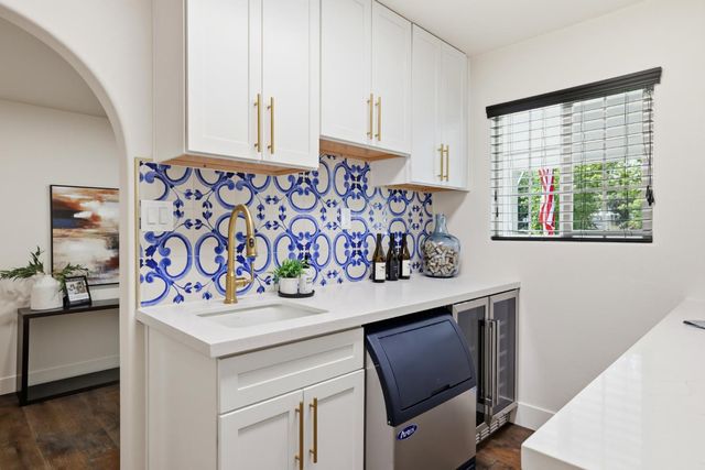 8735 Phoenix Ave, Fair Oaks, CA 95628
