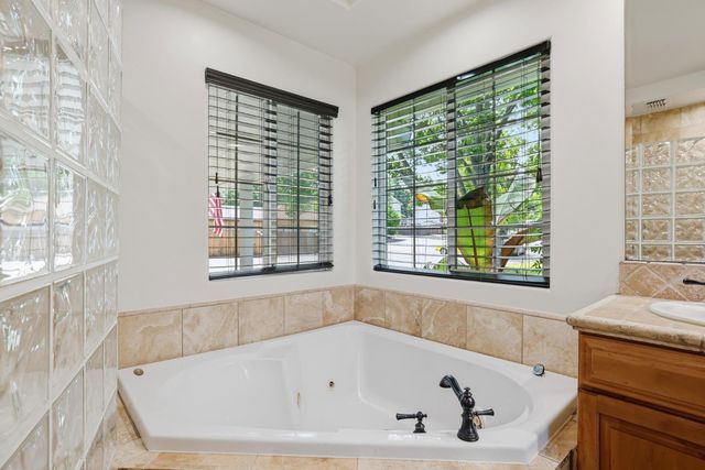 8735 Phoenix Ave, Fair Oaks, CA 95628