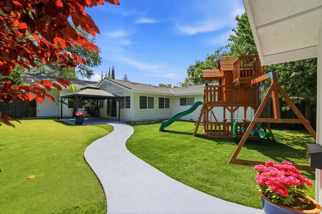 8735 Phoenix Ave, Fair Oaks, CA 95628