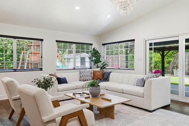 8735 Phoenix Ave, Fair Oaks, CA 95628