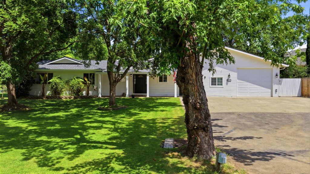 8735 Phoenix Ave, Fair Oaks, CA 95628
