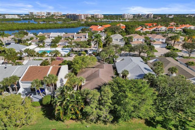 17115 Bay St, Jupiter, FL 33477