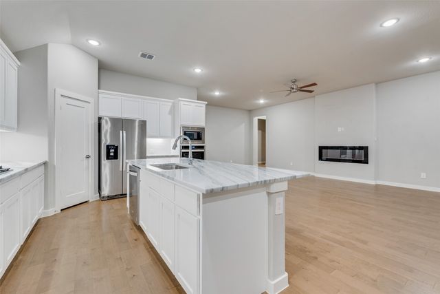 173 Coyote Creek Drive, Lavon, TX 75166