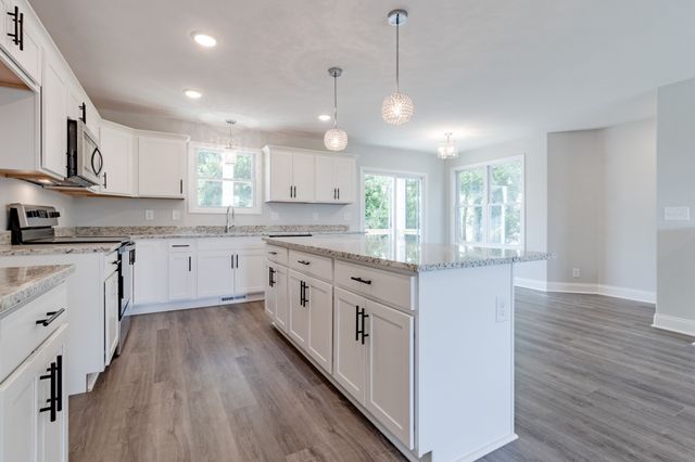 60 W High St, Clarksville, TN 37040