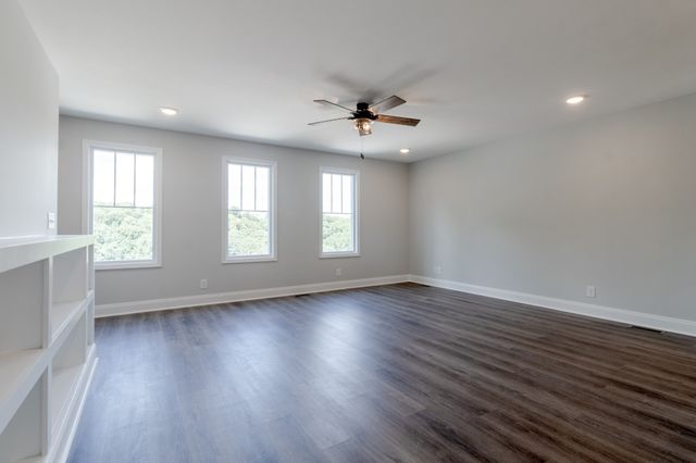 60 W High St, Clarksville, TN 37040