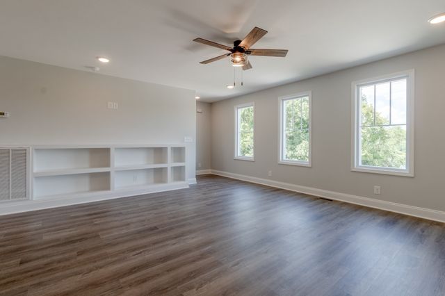 60 W High St, Clarksville, TN 37040