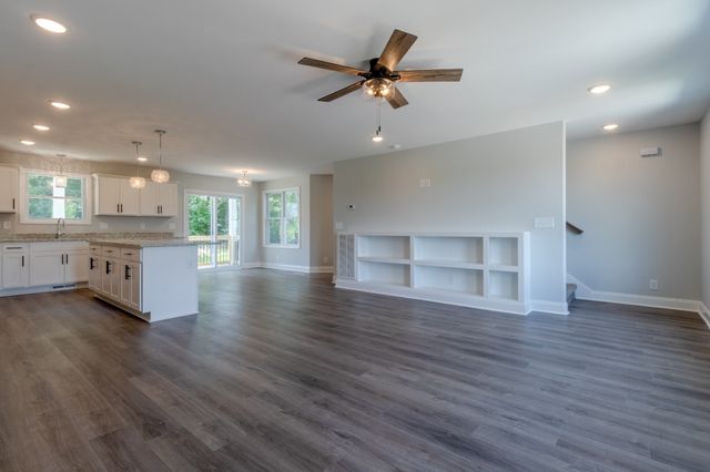 60 W High St, Clarksville, TN 37040