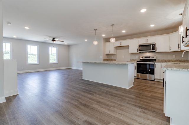 60 W High St, Clarksville, TN 37040