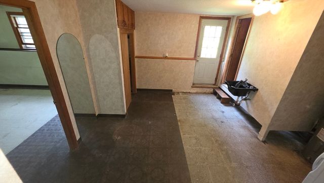 29 Whitcomb Ter, Weymouth, MA 02190