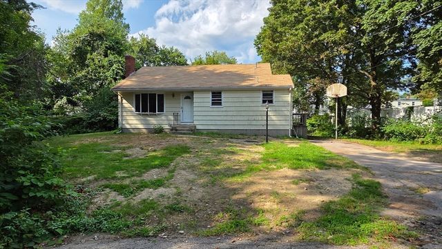 29 Whitcomb Ter, Weymouth, MA 02190