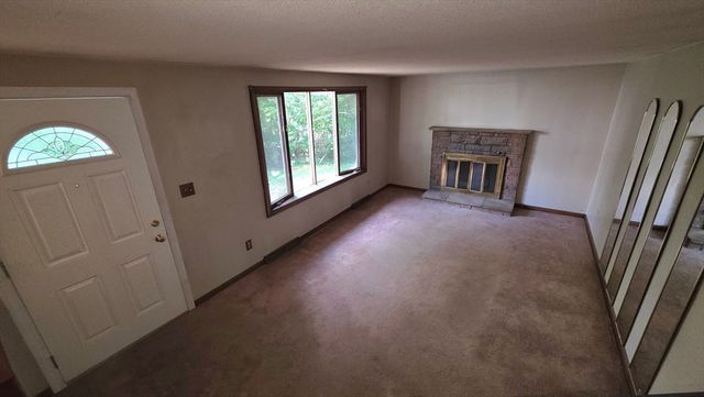 29 Whitcomb Ter, Weymouth, MA 02190