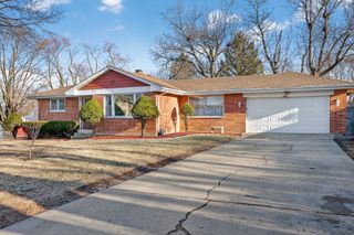 641 Mckinley Avenue, Mundelein, IL 60060