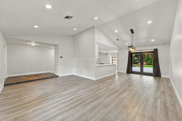 9255 NW 18TH Street, Plantation, FL 33322